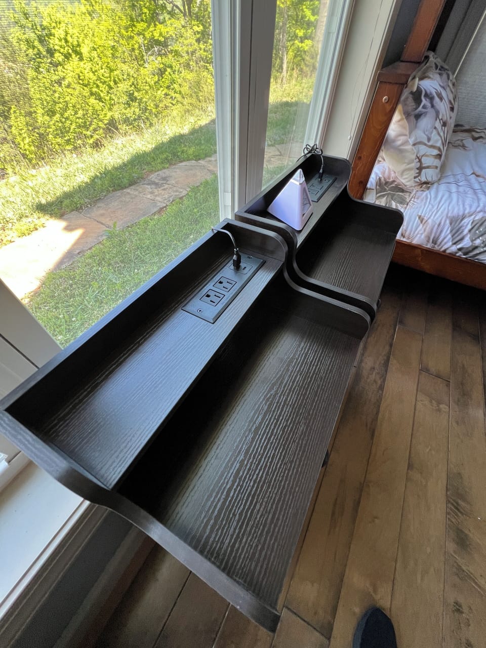Bunkbed room charging nightstands