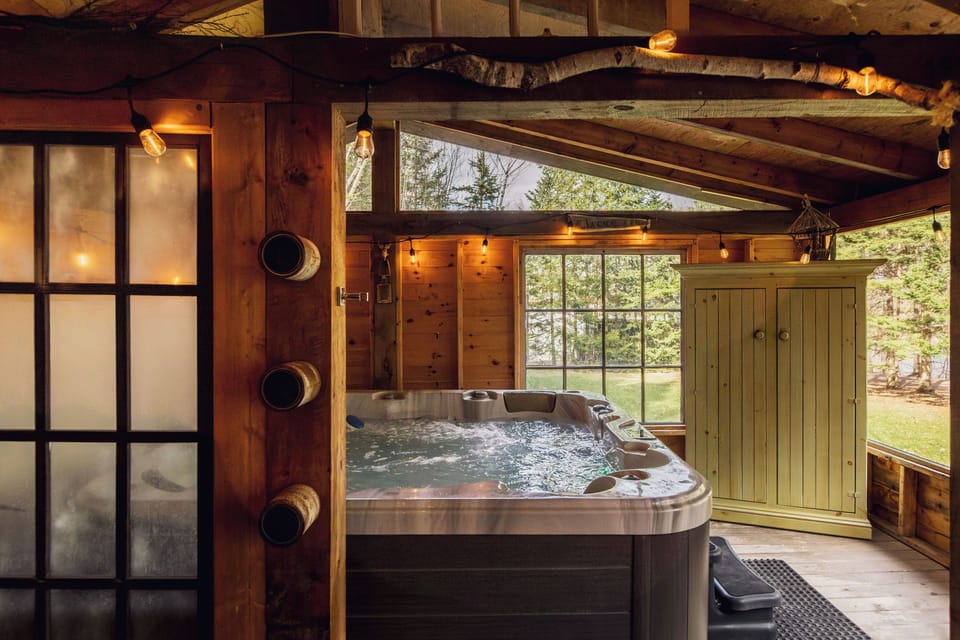 Indoor spa tub