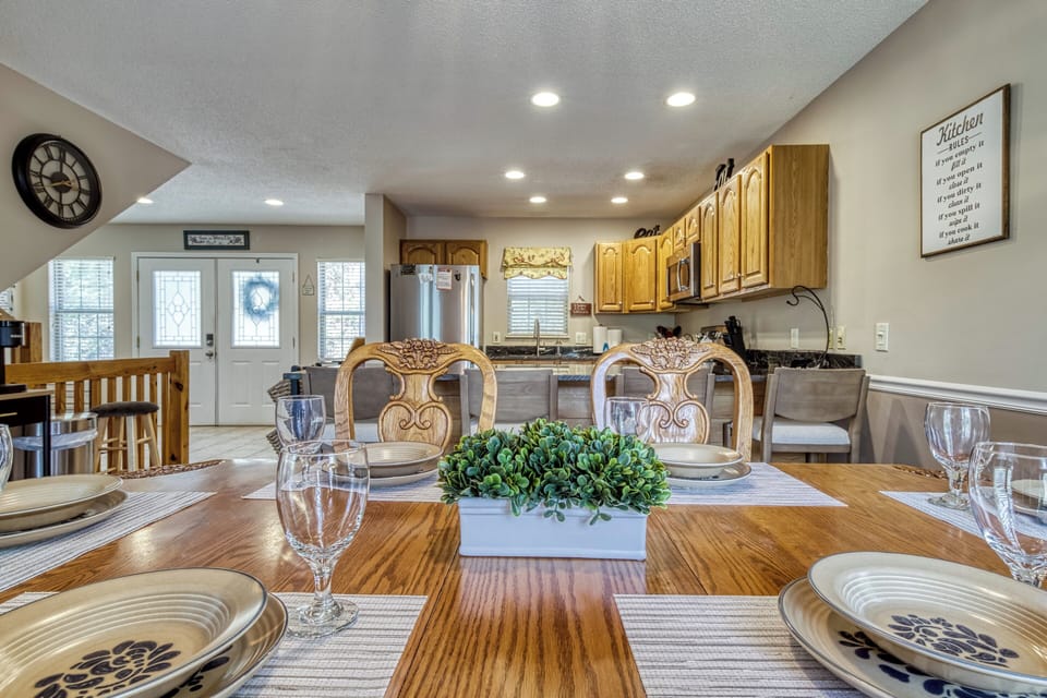 Vacation Rental in the Smokies "Endless View Lodge" - Dining table and fully furnished kitchen