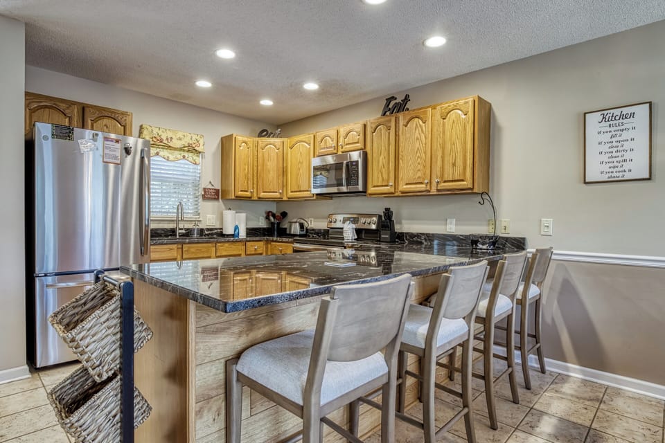 Vacation Rental in the Smokies "Endless View Lodge" - Bar top and fully furnished kitchen
