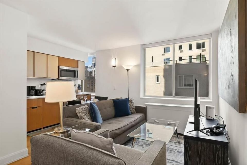 Midtown East New York 1 Bedroom Living Room