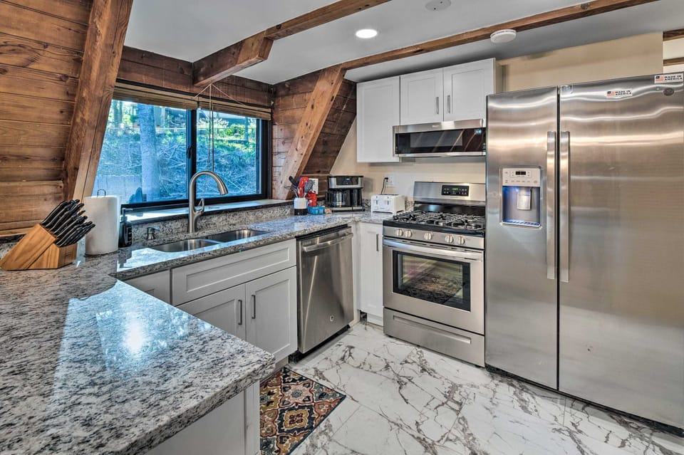 Kitchen | A Bright, Fully-Equipped Space with Modern Finishes for Effortless Cooking and Connection
