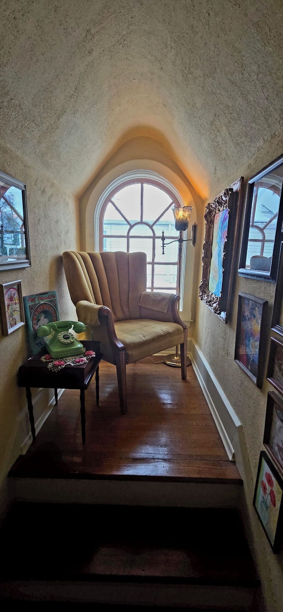 interior, indoor, daytime, a quiet place