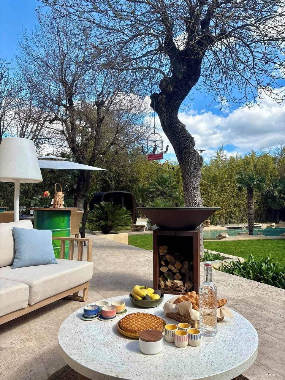 Outdoor dining