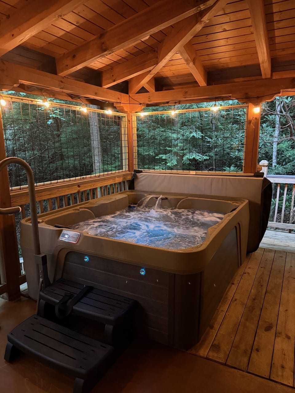 Outdoor spa tub