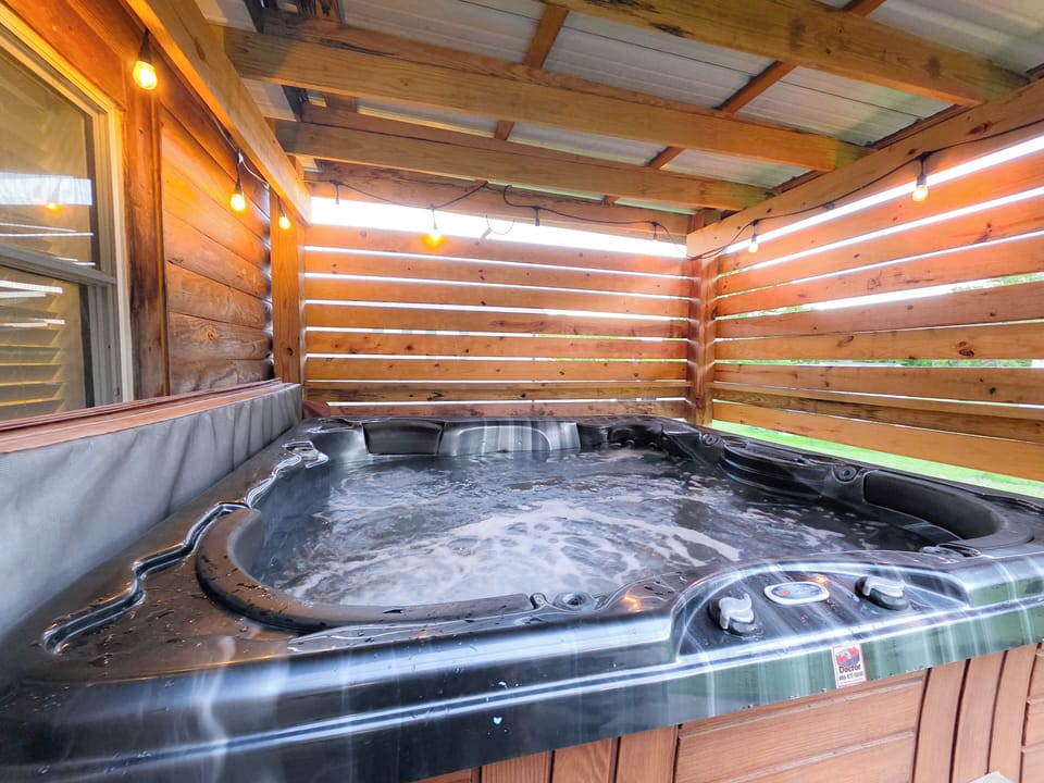 5-person hot tub, relaxing!