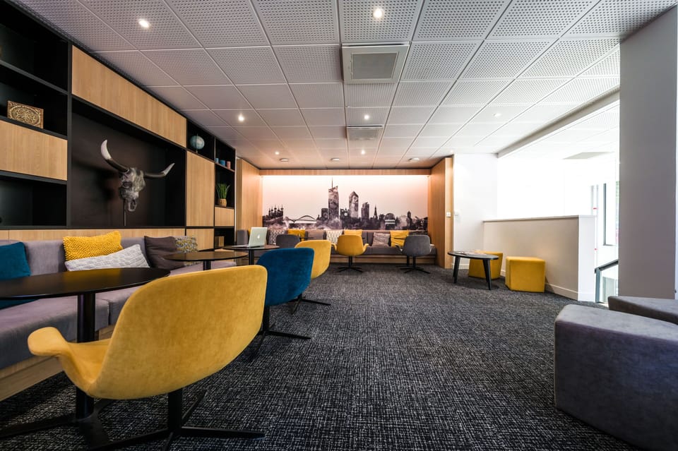 Elegant shared lounge offering a welcoming atmosphere in this 4-star Lyon residence.