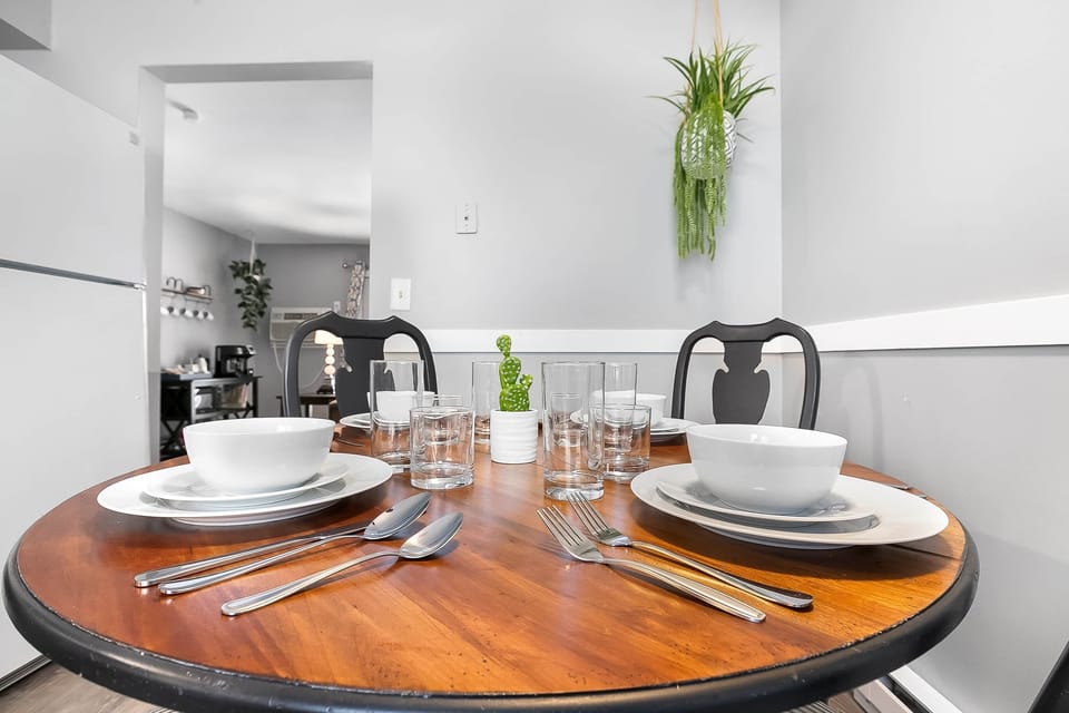 Dinnerware for 6 people included
