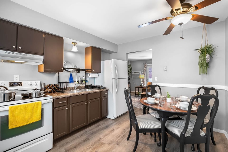 Stocked Kitchen, with cookware and dinnerware!