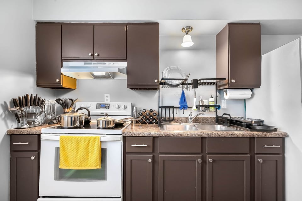 Fully Outfitted Kitchen 