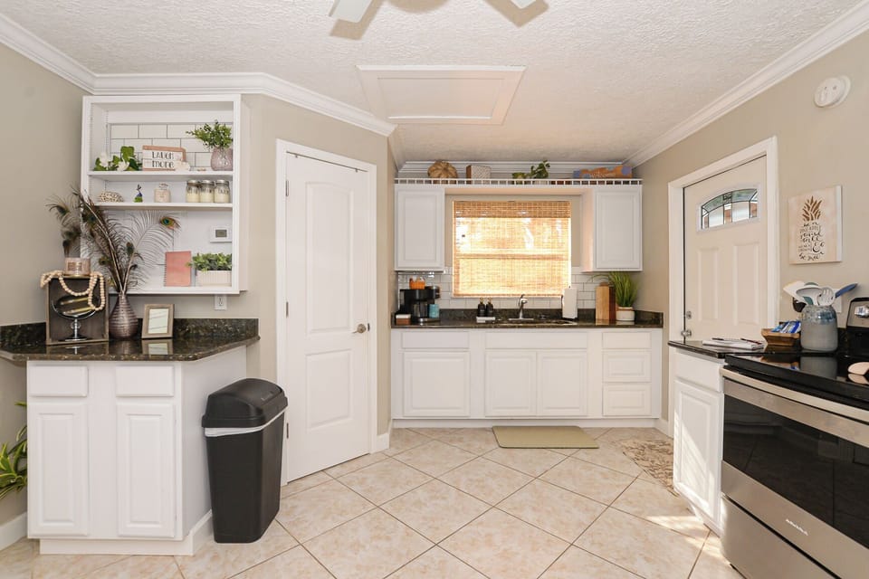 Full kitchen