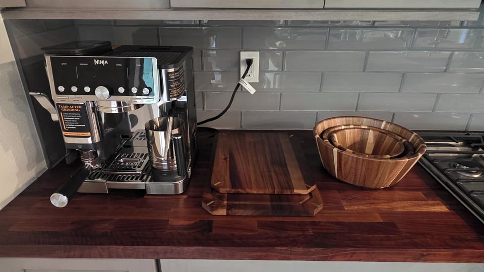 Ninja Luxe Cafe Pro does it all! Espresso, Drip, Cold Brew, Hot water 