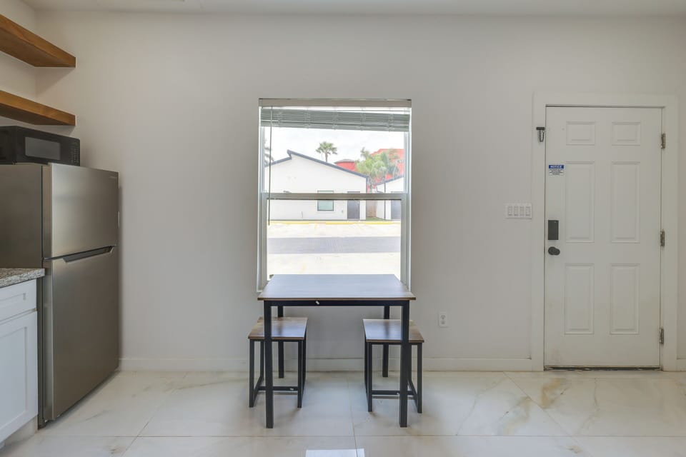 Dining Area | Dishware/Flatware Provided