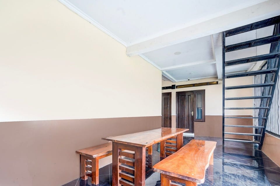 Entrance / Reception
