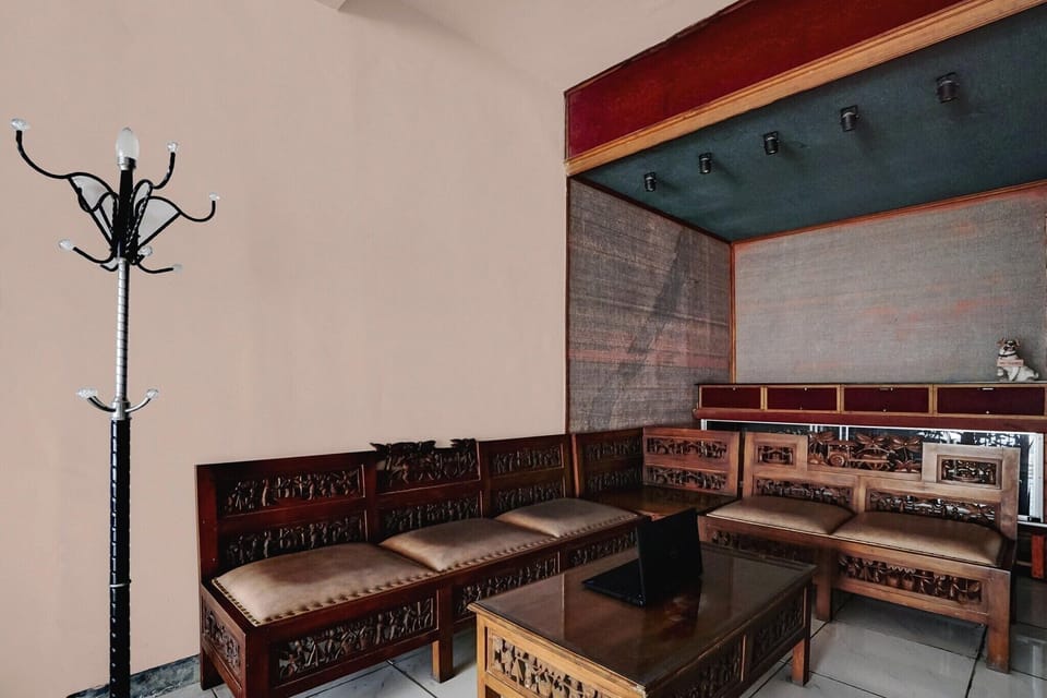 Entrance / Reception