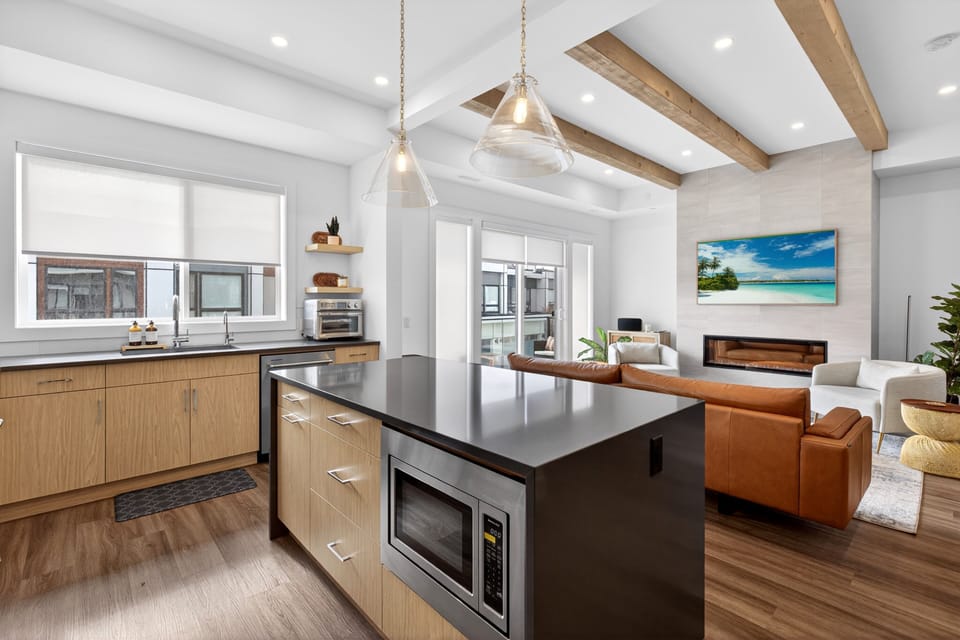 A sleek kitchen designed with clean lines & modern finishes.