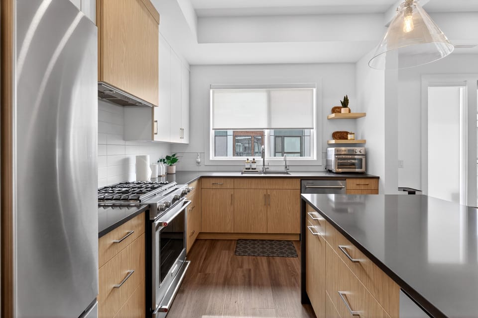 A sleek, fully equipped kitchen with premium finishes, perfect for cooking or entertaining.