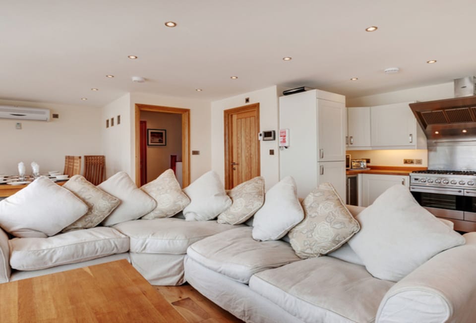 Upper Anzac, Brixham: With open plan living