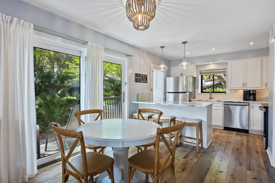 5 Hickory Cove | Dining Area w/ seating for 4 - 5 Hickory Cove | Dining Area w/ seating for 4
