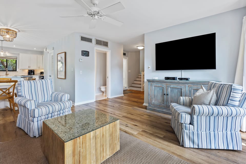 5 Hickory Cove | Bright living room w/ lagoon views - 5 Hickory Cove | Bright living room w/ lagoon views