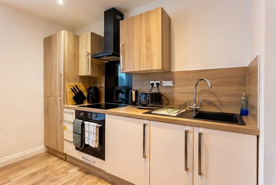 Well-stocked kitchen with oven, hob, fridge and all the appliances needed for a home-cooked meal.