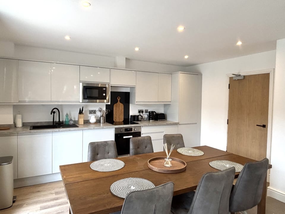 Apt 2 - kitchen/dining