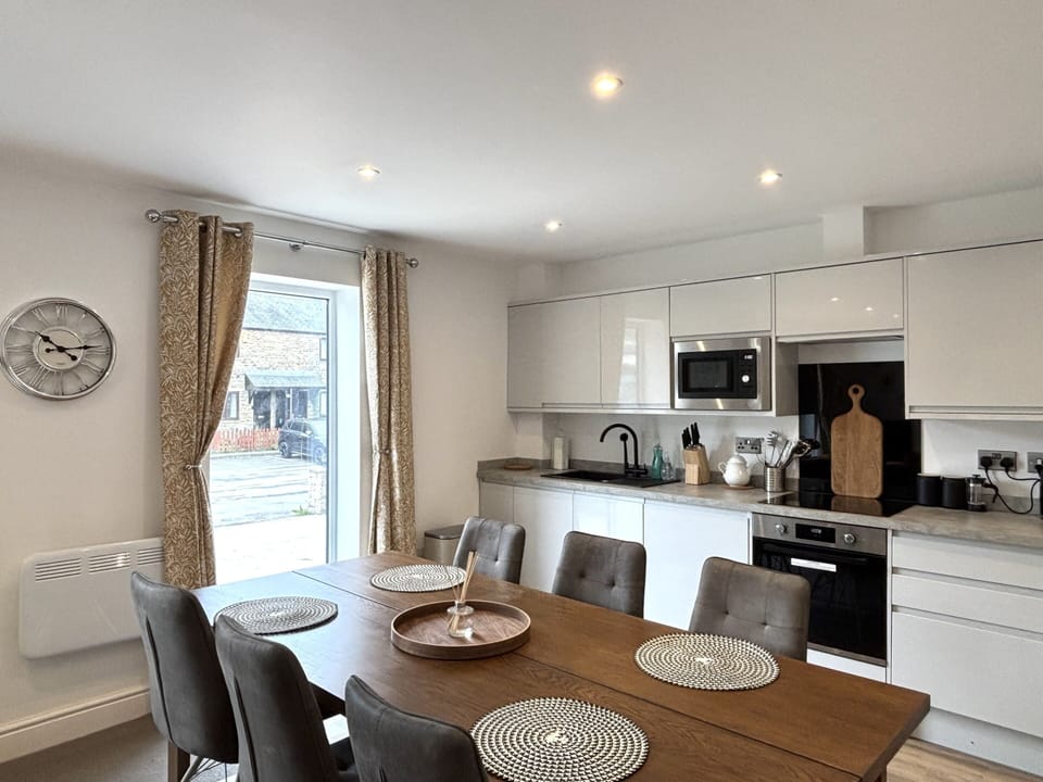 Apt 2 - kitchen/dining