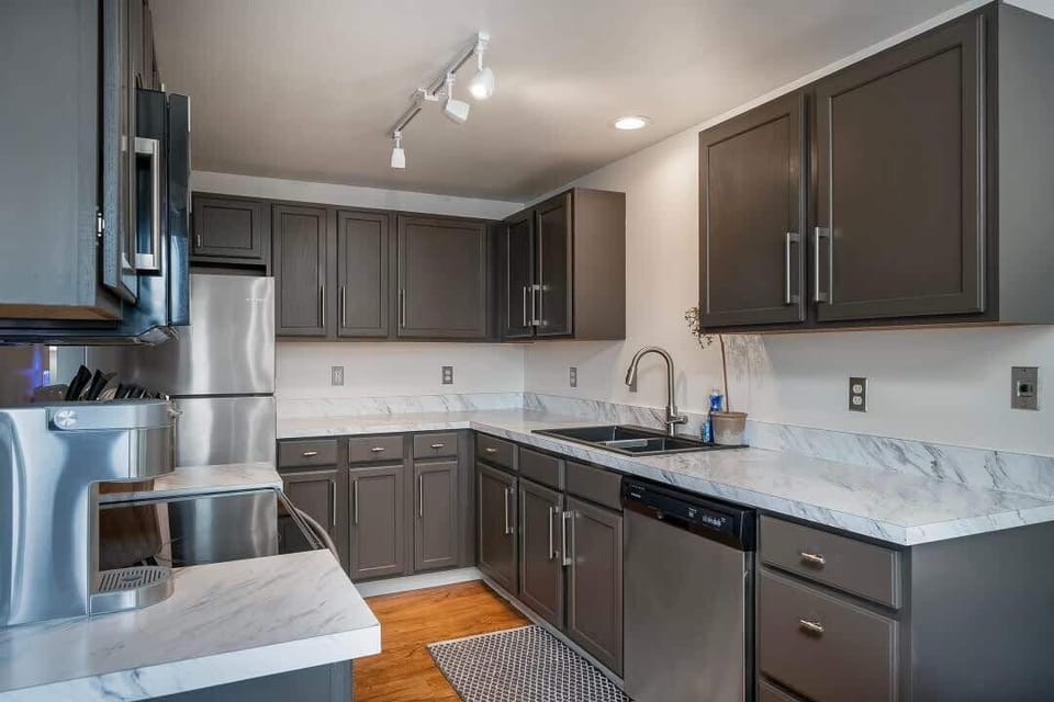 Full kitchen