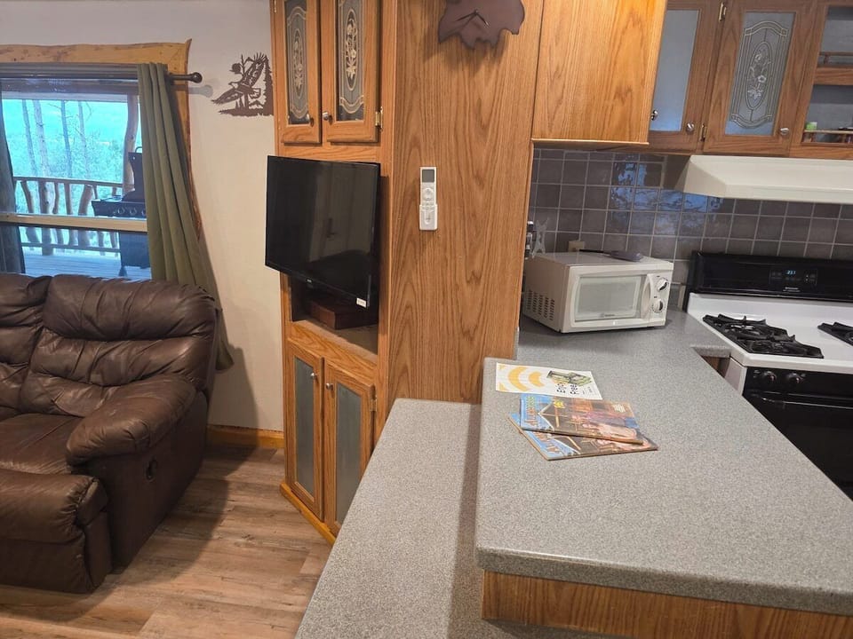 Brand-new kitchen, fully equipped.