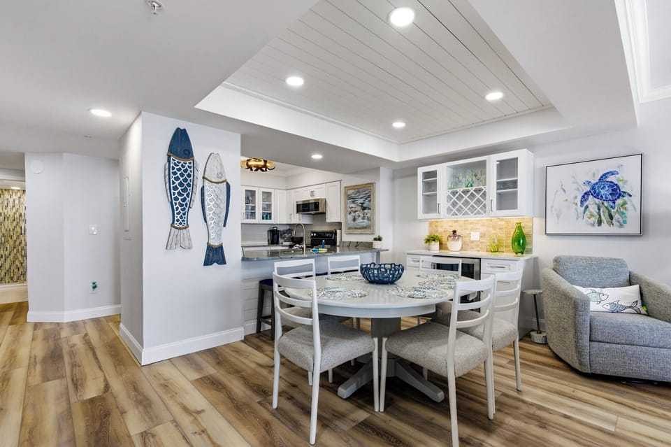 South Wind 1206 - Dining Area