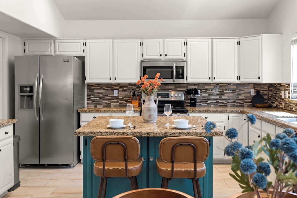 Chef’s Dream Kitchen – Fully stocked with high-end appliances and plenty of cabinetry, making cooking a breeze.