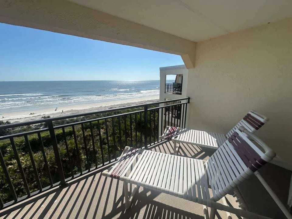 Balcony RIGHT