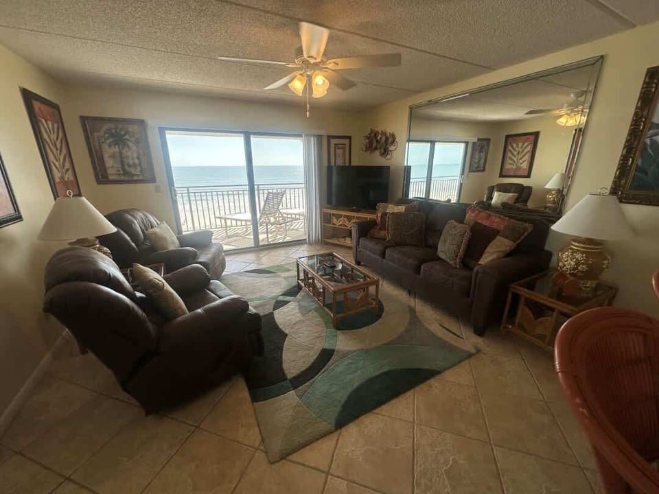Living Room (2)