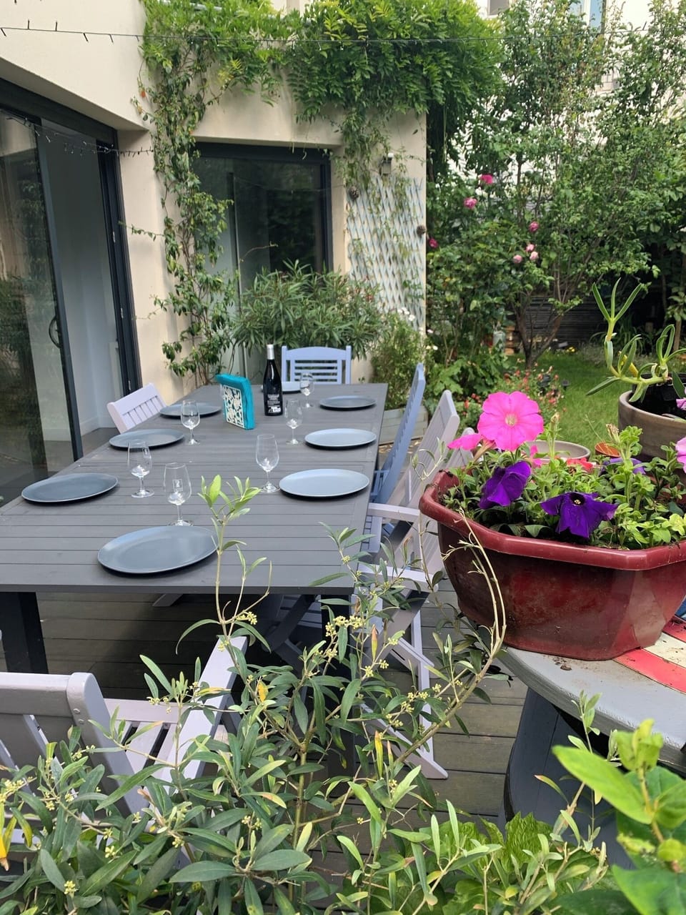 Outdoor dining