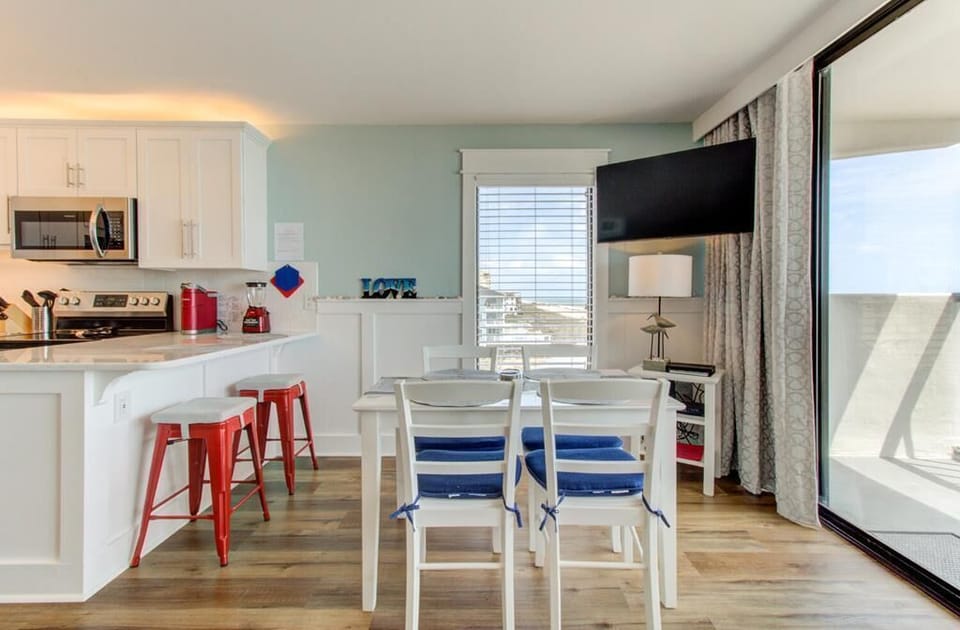 Atlantic Towers 501-large-006-011-Eating Area-1500x986-72dpi