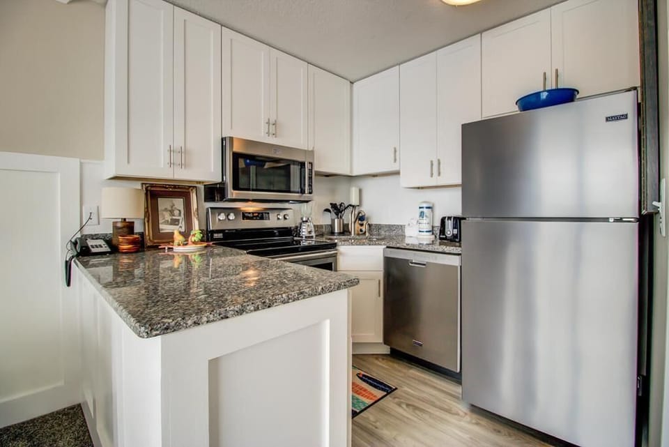 Atlantic Towers 1107-large-008-005-Kitchen-1498x1000-72dpi
