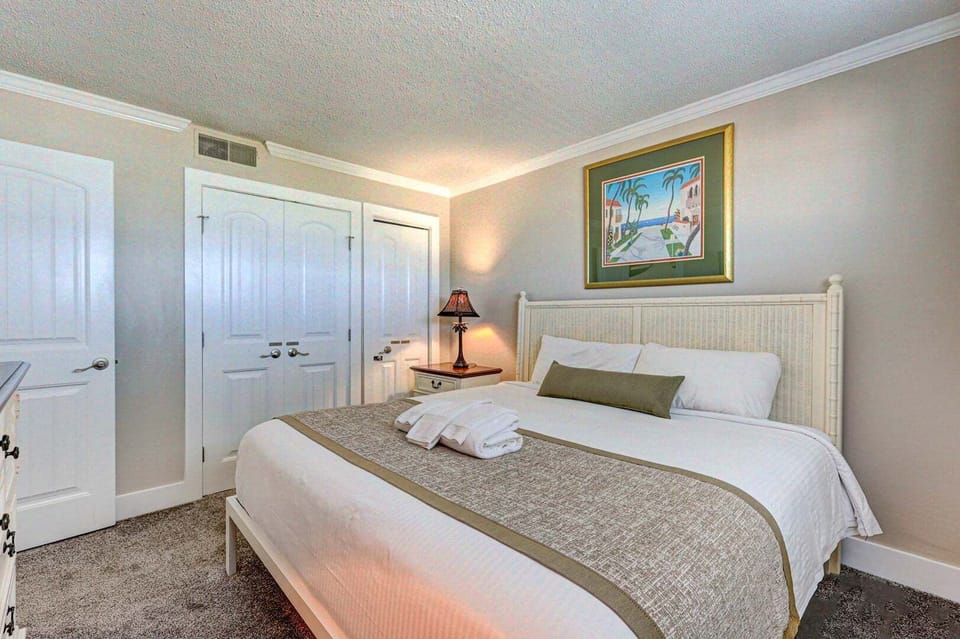 Atlantic Towers 1107-print-013-027-Bedroom-4200x2795-300dpi