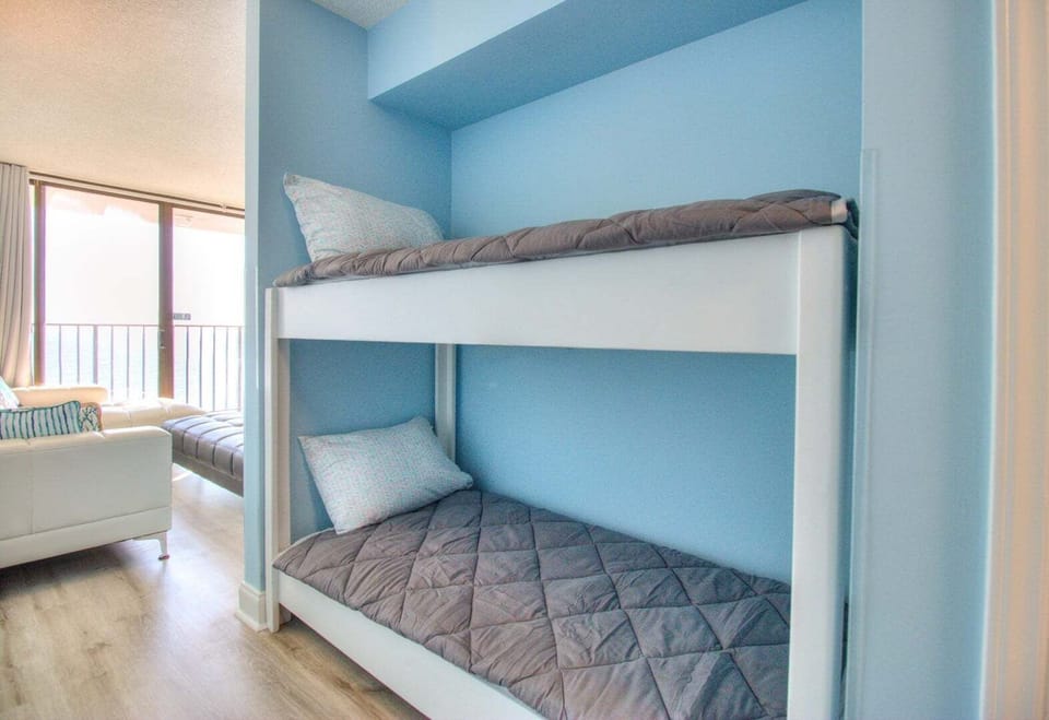 Atlantic Towers 1109-print-016-021-Hall Bunks-4200x2884-300dpi