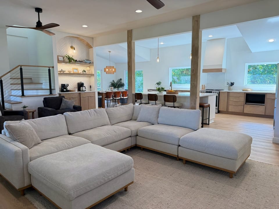 Large main floor living area 