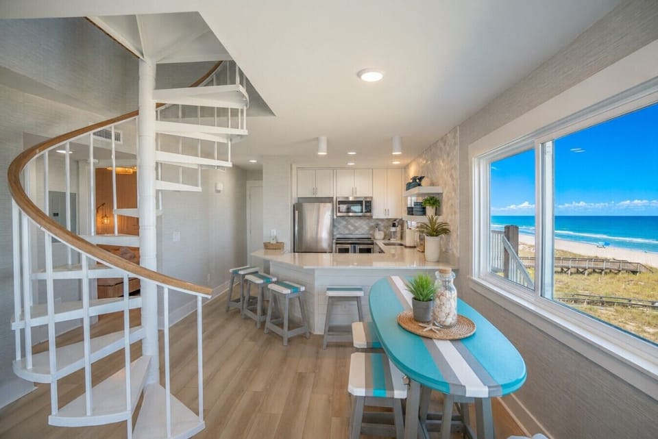 Dining area & Kitchen