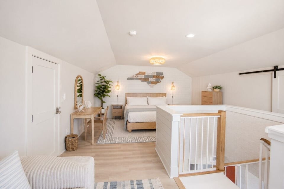 Loft - King bed & desk
