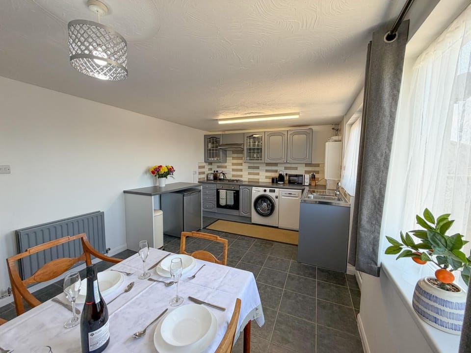 Pleasant View - 3 Bedroom Holiday Home - Pembroke (27916)