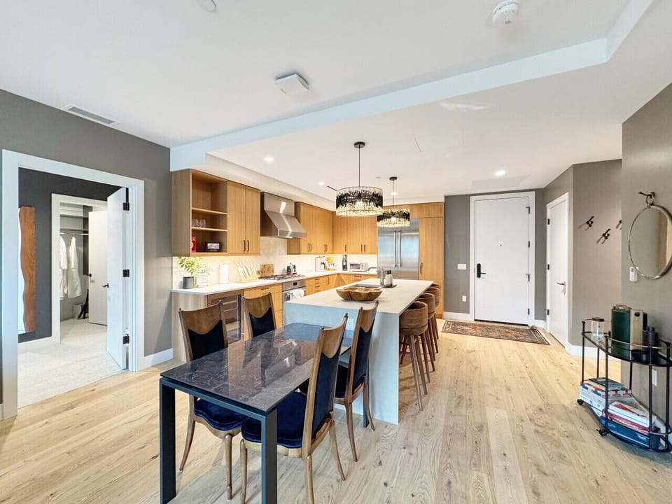 Seats for 4 at the dining table, 3 more at the island, and a bar area ready to pour, this kitchen was built for the whole crew. Bright, open, and made for mountain memories