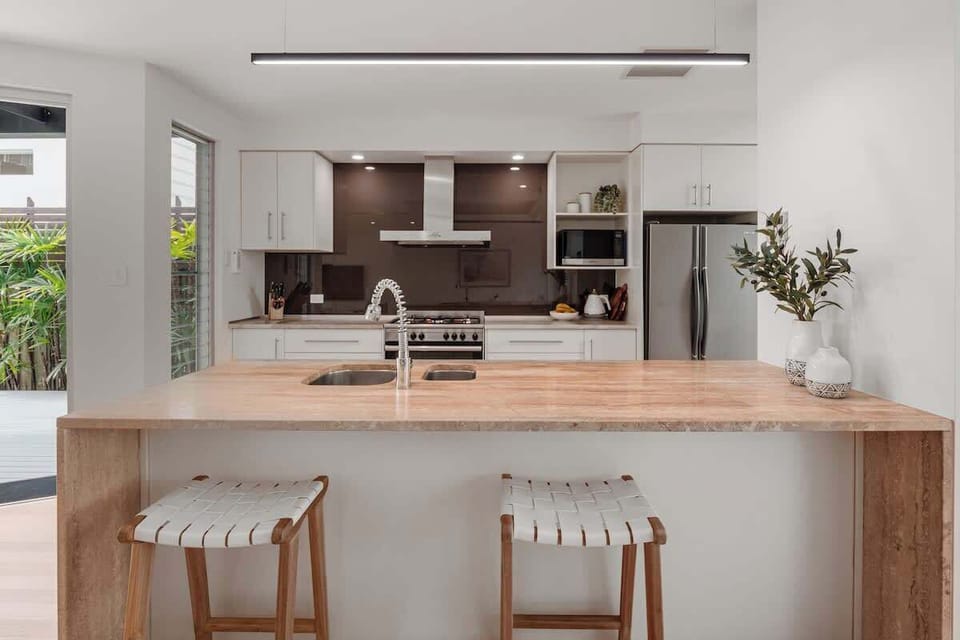 Fully equipped modern kitchen with all the appliances.