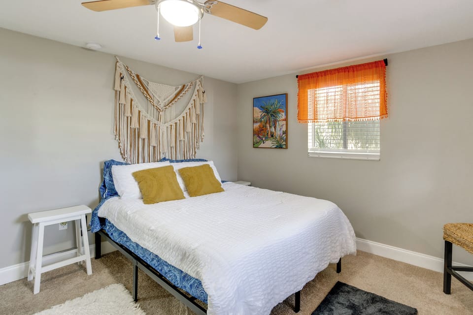 Bedroom 1 | Queen Bed