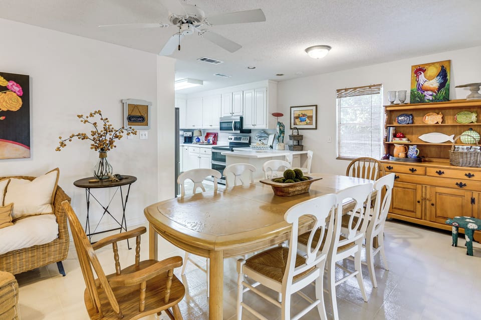 Dining Area | Dishware/Flatware