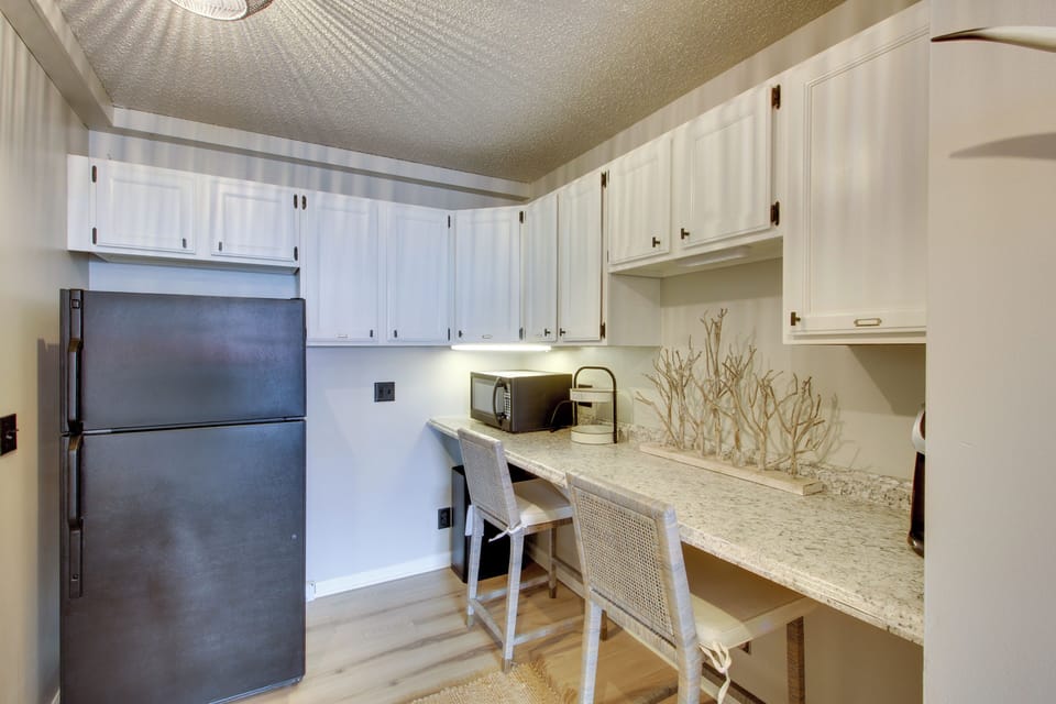 Sitting Area | Refrigerator | Microwave | Coffee Maker