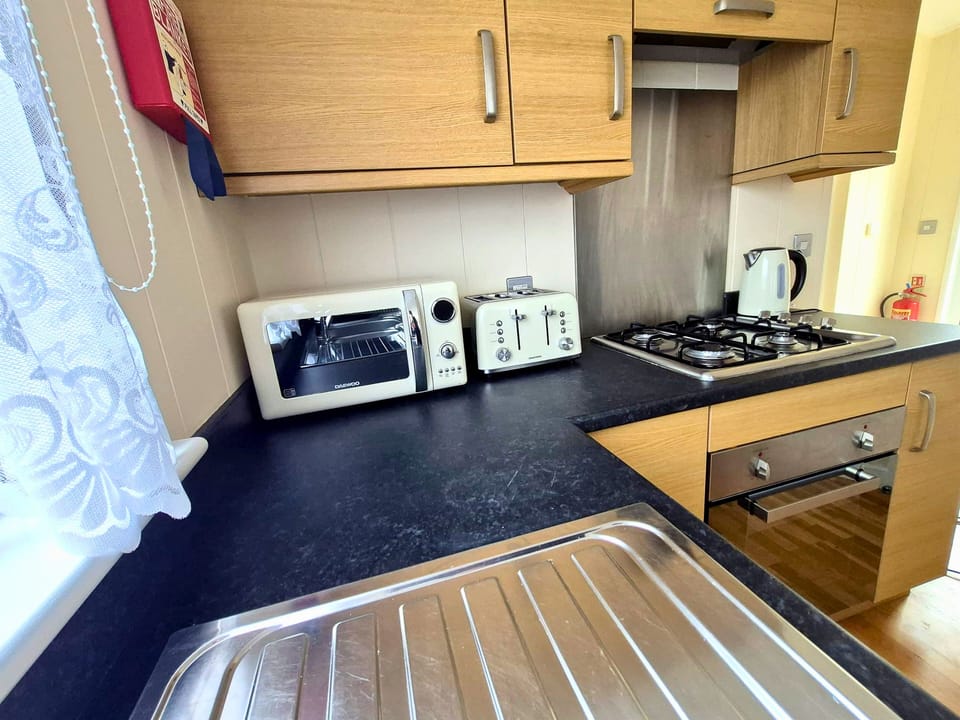 Bella Mere - Kitchen 2