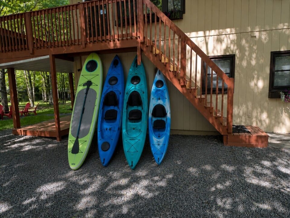Complimentary kayaks make it easy to explore the nearby lake.