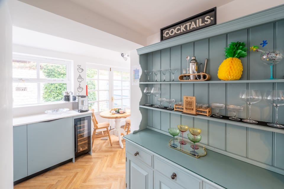 Ground floor: Kitchen with breakfast table
